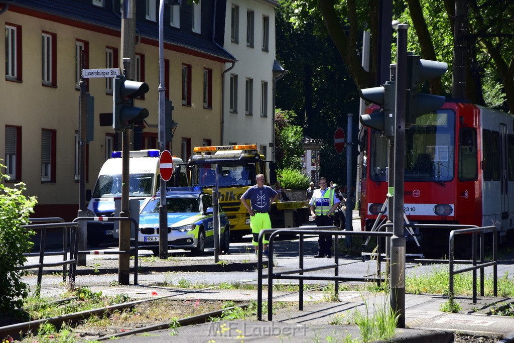 VU Roller KVB Bahn Koeln Luxemburgerstr Neuenhoefer Allee P127.JPG - Miklos Laubert